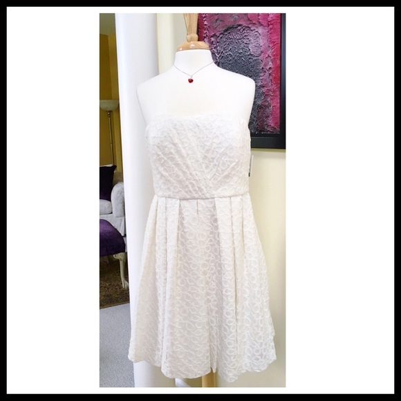 WHITE STRAPLESS FORMAL SHORT COCKTAIL DRESS - Picture 3 of 8